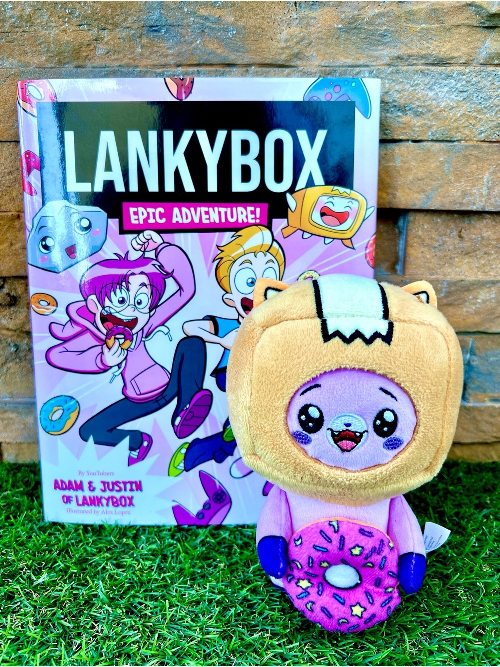 LankyBox LOT Donut Foxy plush toy & LankyBox: Epic Adventure! Graphic Novel 2023